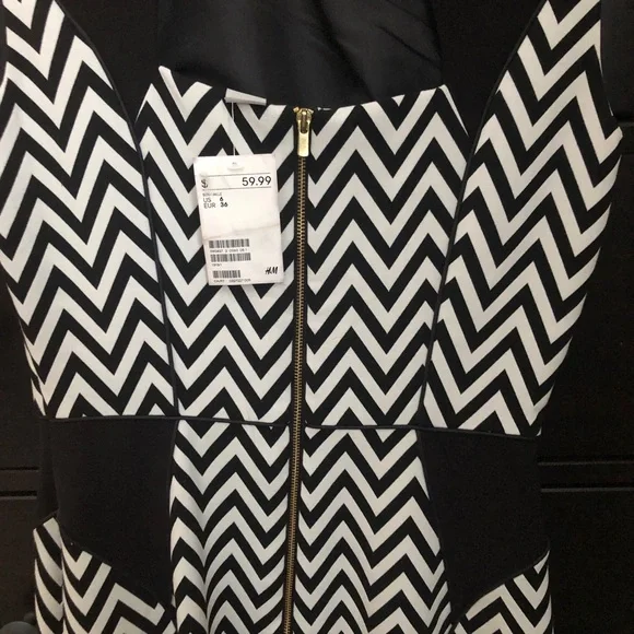 HOST PICK 🤩H&M Black and White Chevron Dress - Picture 3 of 3